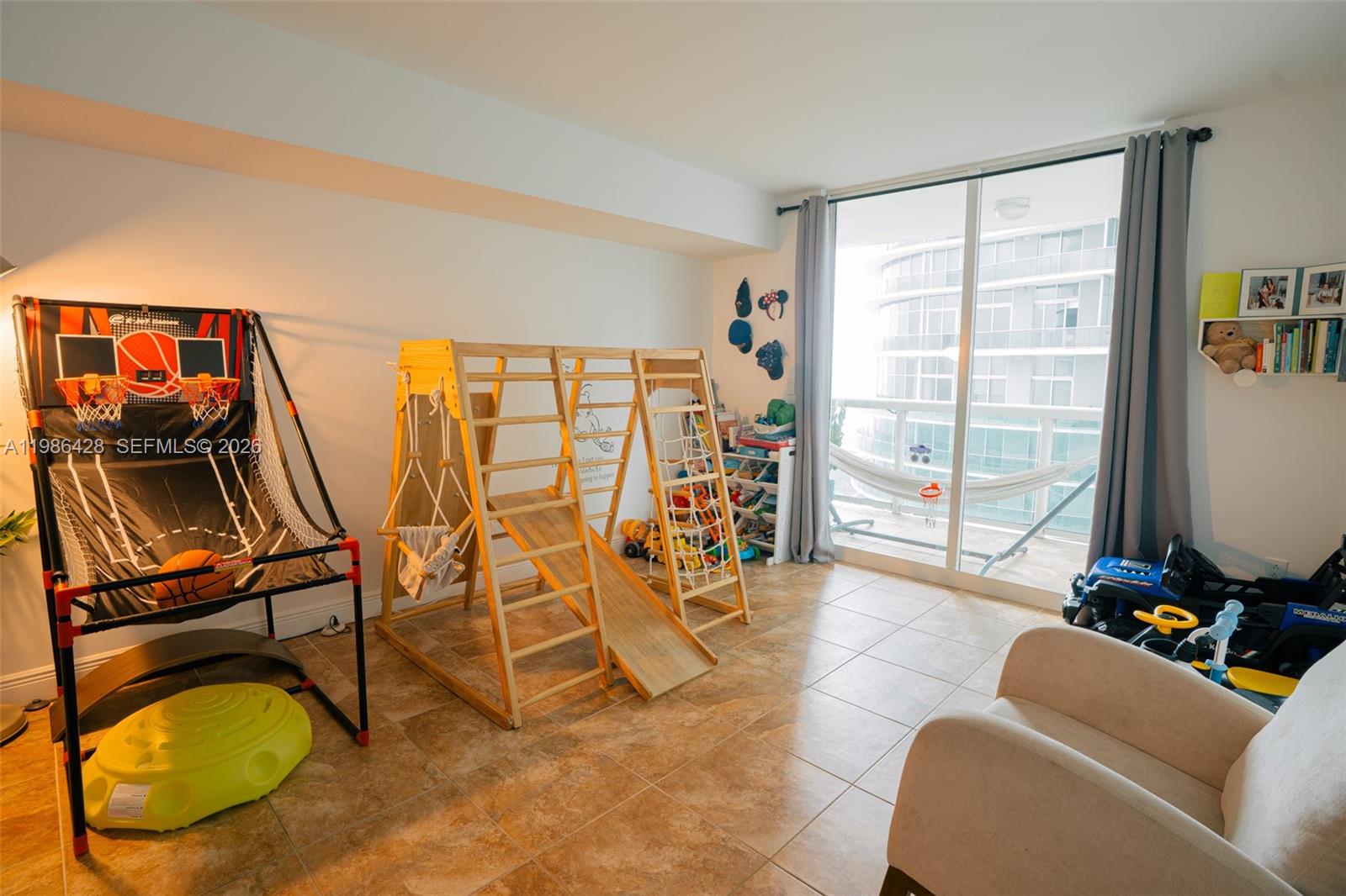 1800 CLUB CONDO - Residential