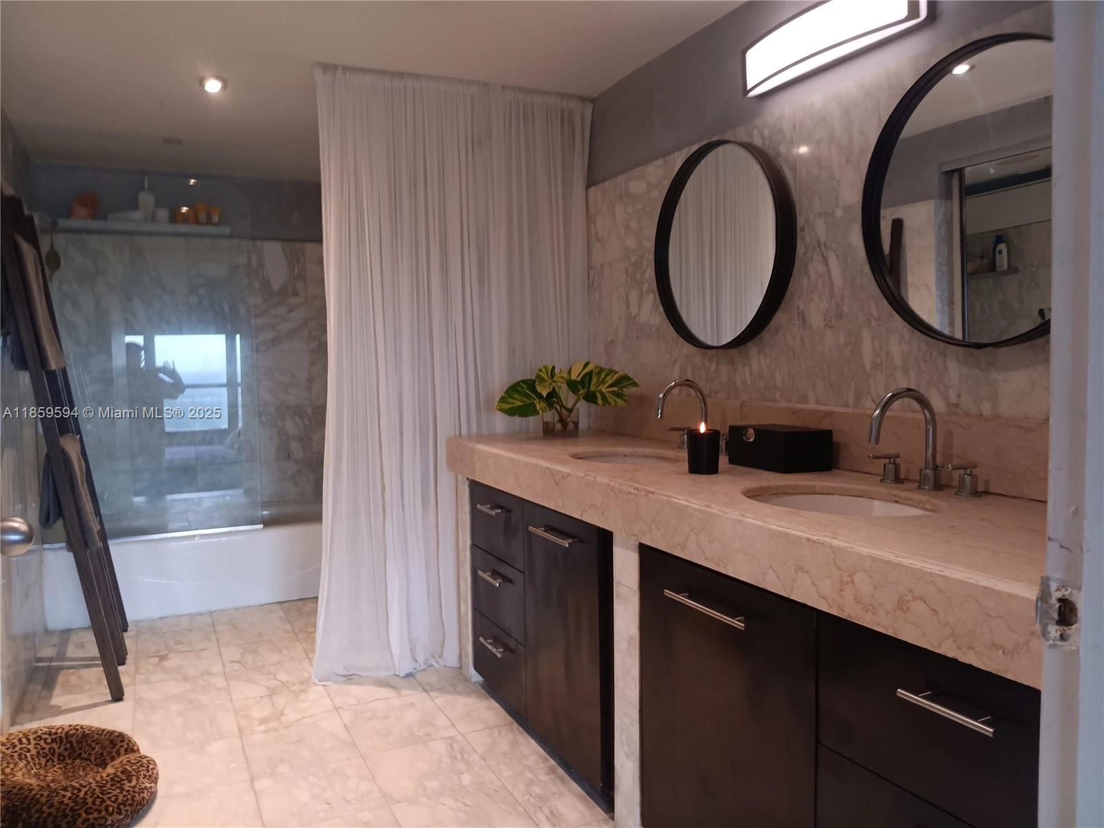 THE PALM BAY YACHT CLUB C - Residential