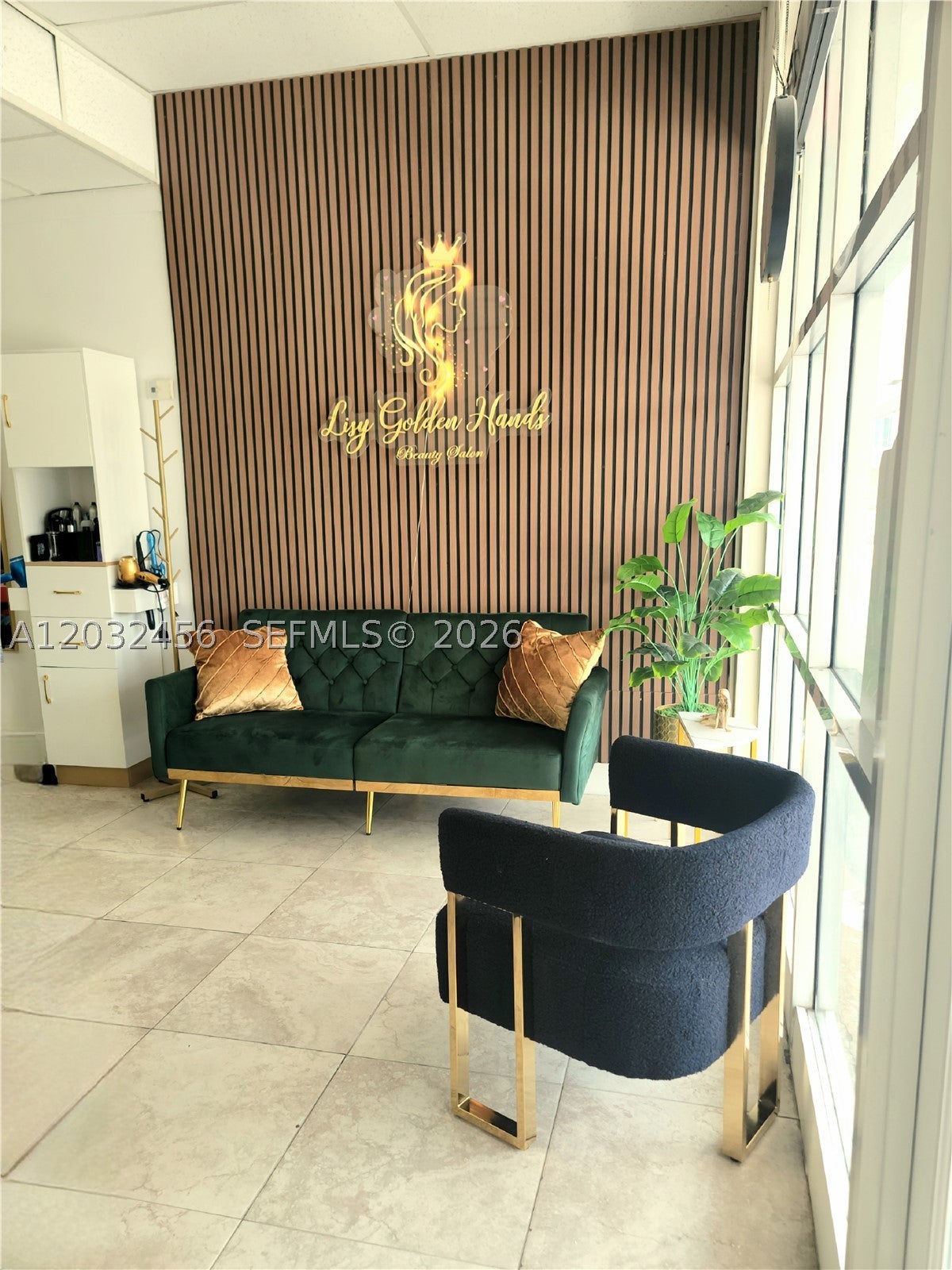 View photos, virtual tours, details... 4237 Hollywood Blvd