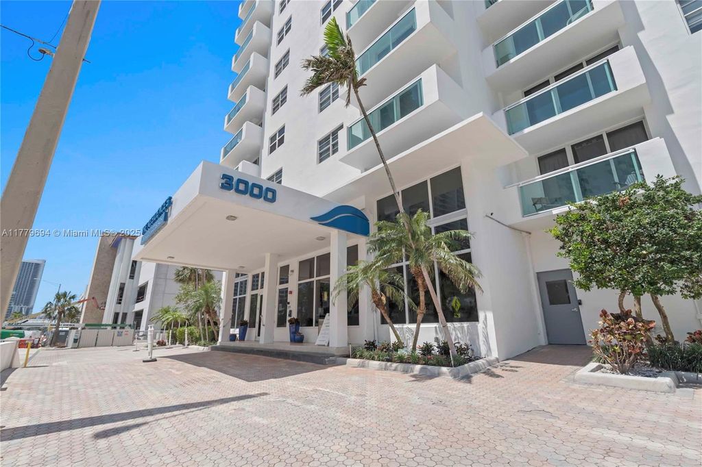 Photo of 3000 S Ocean Dr #1422, Hollywood, FL 33019 (MLS # A11779694)