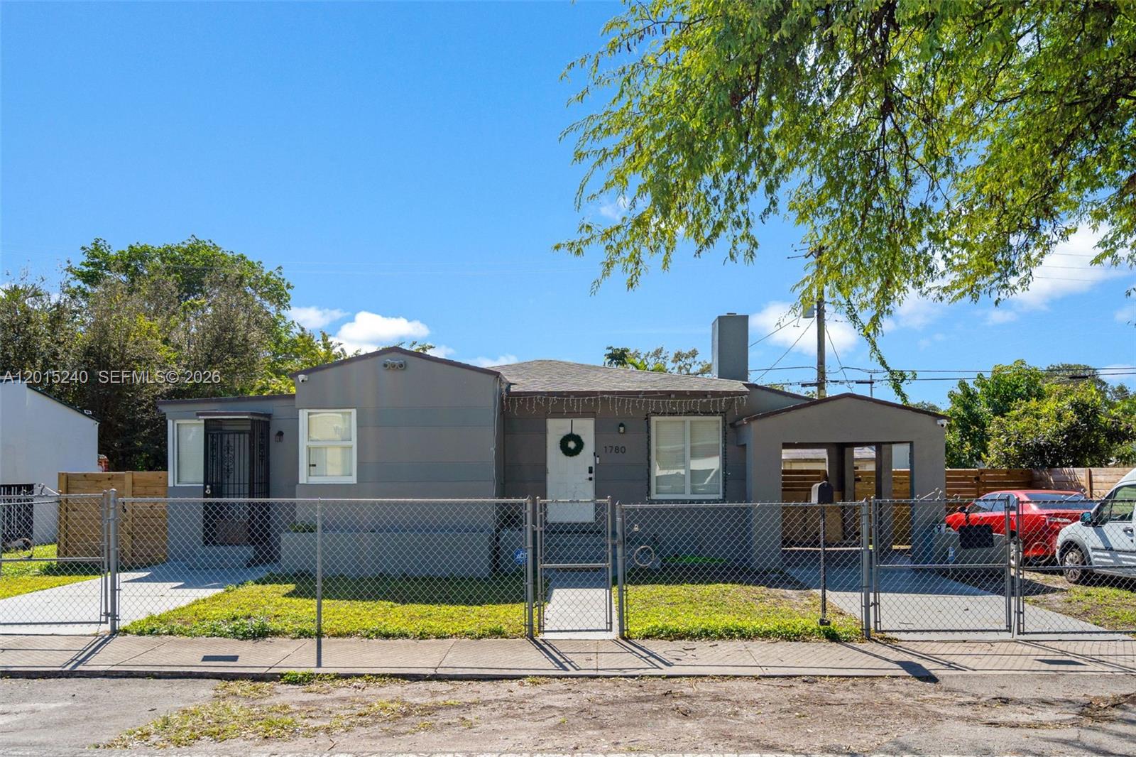 17TH AVE MANOR 1ST ADDN - Residential