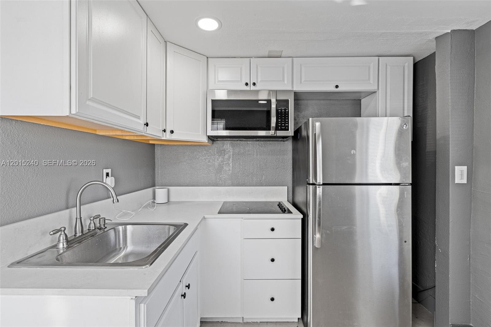 17TH AVE MANOR 1ST ADDN - Residential