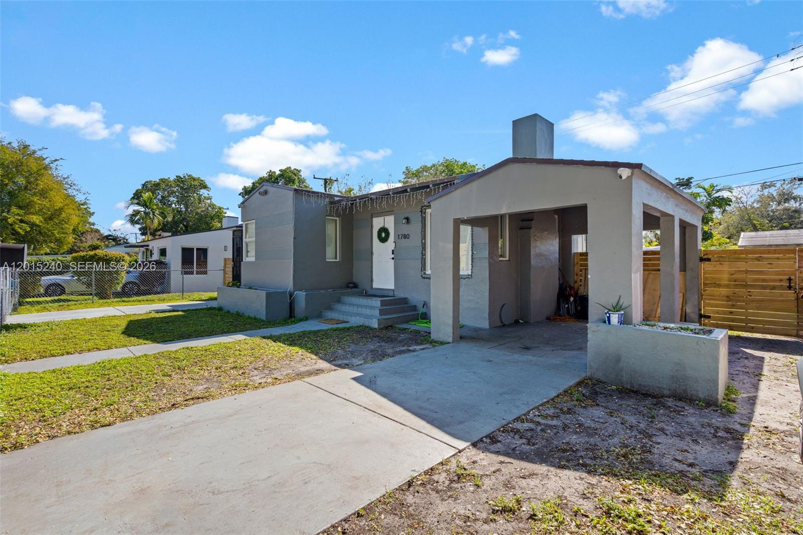 17TH AVE MANOR 1ST ADDN - Residential
