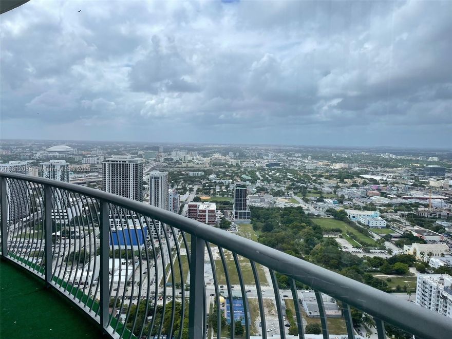Penthouse 2 bed/2 bath split floor plan at The Opera Tower by Rolando Llanes. Bright, spacious with soaring Miami views and a large wrap balcony. This residence is being sold furnished. Ample kitchen, granite countertops, stainless steel appliances and full-size washer and dryer. One assigned parking space and valet available. The building has an abundance of amenities to include fitness center, pool deck, concierge, business center, clubroom, 24/7 security and on-site convenience store, cleaners, and hair salon. Conveniently located in vibrant Edgewater on the bay across from Margaret Pace Park and nearby to Venetian and the Beaches, Wynwood, Design District, Museums and Arsht Center for Performing Arts.