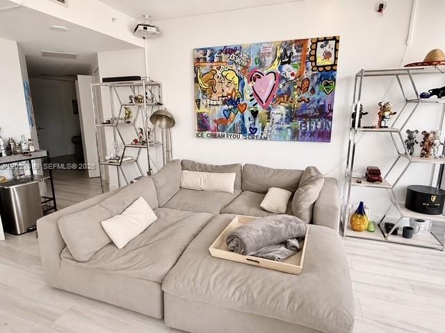45 SW 9th St 1506