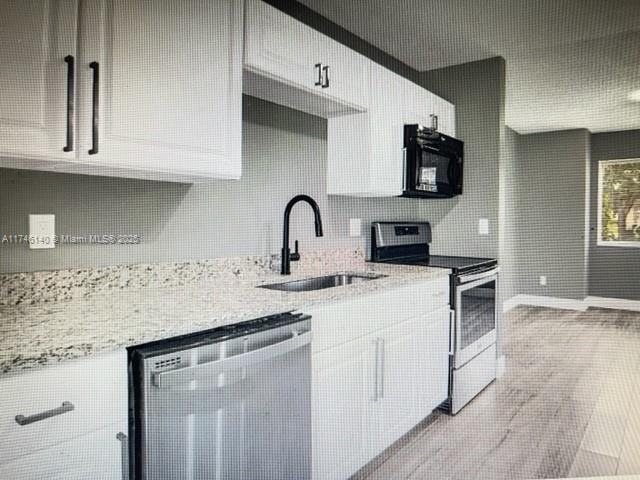 3/2 Beautiful and spacious corner condo- townhouse ,new floors , dining area with a new chandelier,
spacious kitchen! The kitchen features stainless steel appliances, new cabinets , and a fine bar area, spacious living room with beautiful fireplace, sliding glass door to the patio, fully renovated half bath with a new vanity!
2 floor is the fully renovated full bath, new vanity! master bedroom with two spacious closets, long balcony, renovated bathroom
Huntington on the Green community features a pool and is minutes from the I-Drive Outlets and Millenia mall, . great investment area, only cash and conventional financing