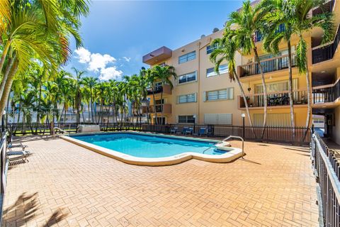 Condominium in Miami FL 403 72 AVE Ave 34.jpg