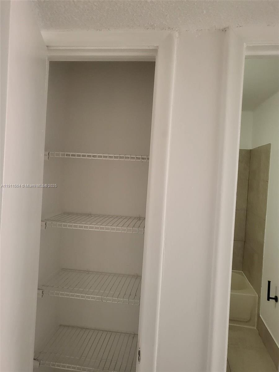 ROYAL OAKS TOWNHOUSE 4 CO - Residential Lease