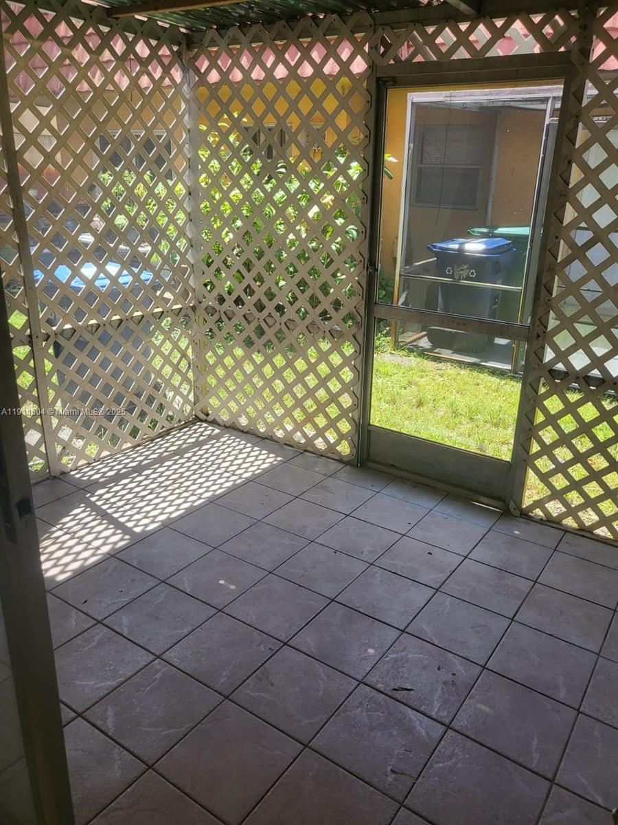 ROYAL OAKS TOWNHOUSE 4 CO - Residential Lease