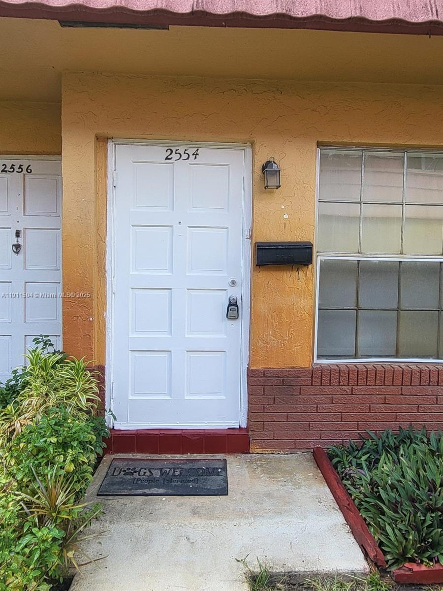 ROYAL OAKS TOWNHOUSE 4 CO - Residential Lease