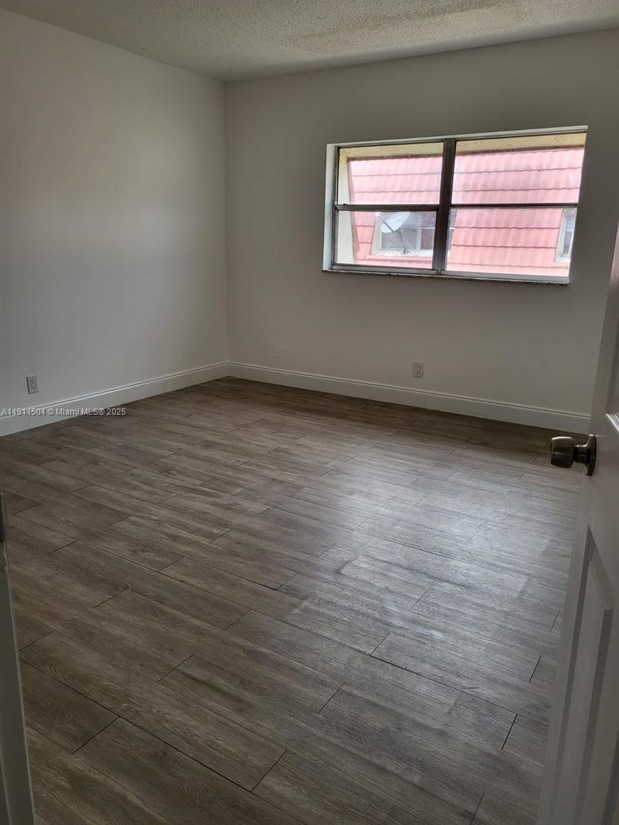 ROYAL OAKS TOWNHOUSE 4 CO - Residential Lease