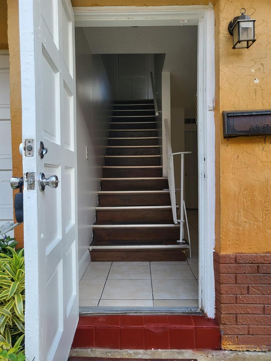 ROYAL OAKS TOWNHOUSE 4 CO - Residential Lease