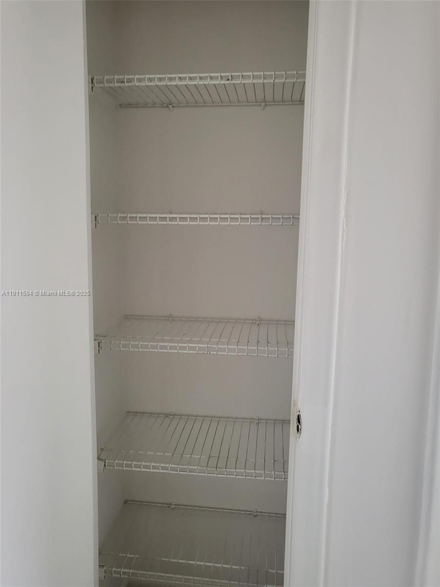 ROYAL OAKS TOWNHOUSE 4 CO - Residential Lease