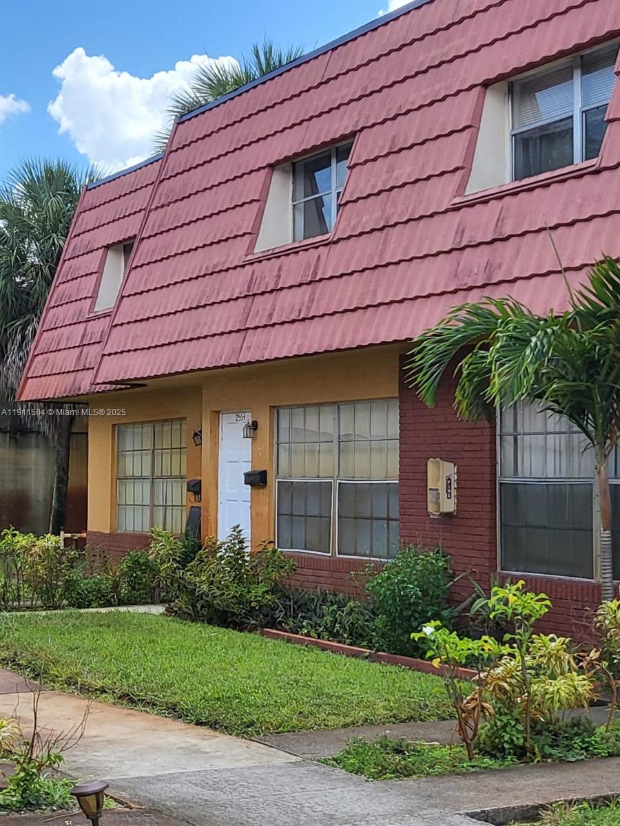 ROYAL OAKS TOWNHOUSE 4 CO - Residential Lease