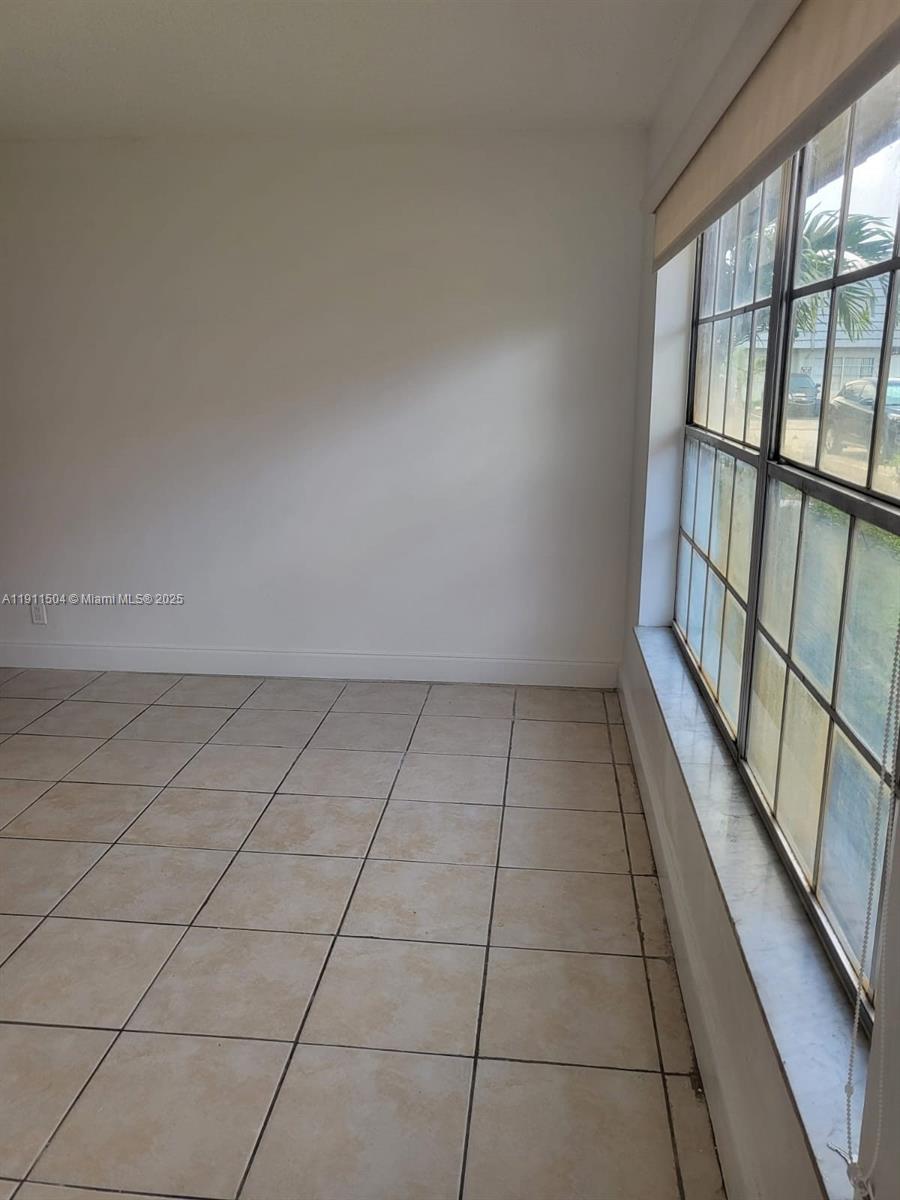 ROYAL OAKS TOWNHOUSE 4 CO - Residential Lease