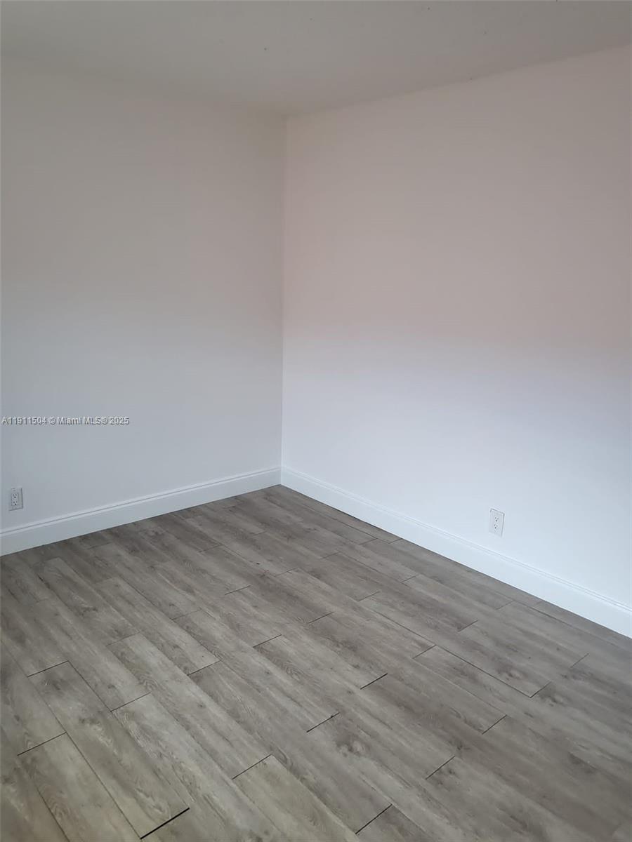 ROYAL OAKS TOWNHOUSE 4 CO - Residential Lease