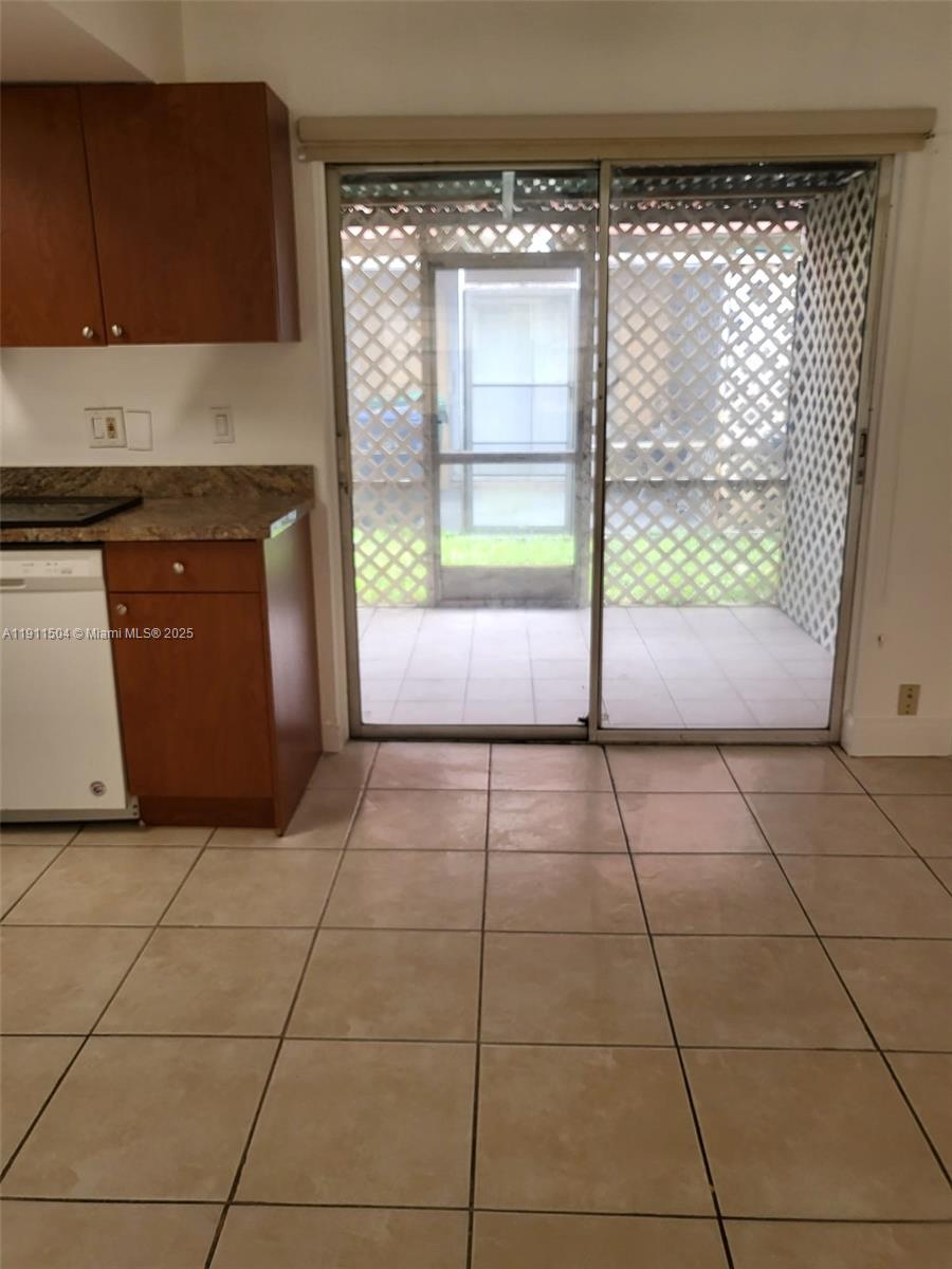 ROYAL OAKS TOWNHOUSE 4 CO - Residential Lease