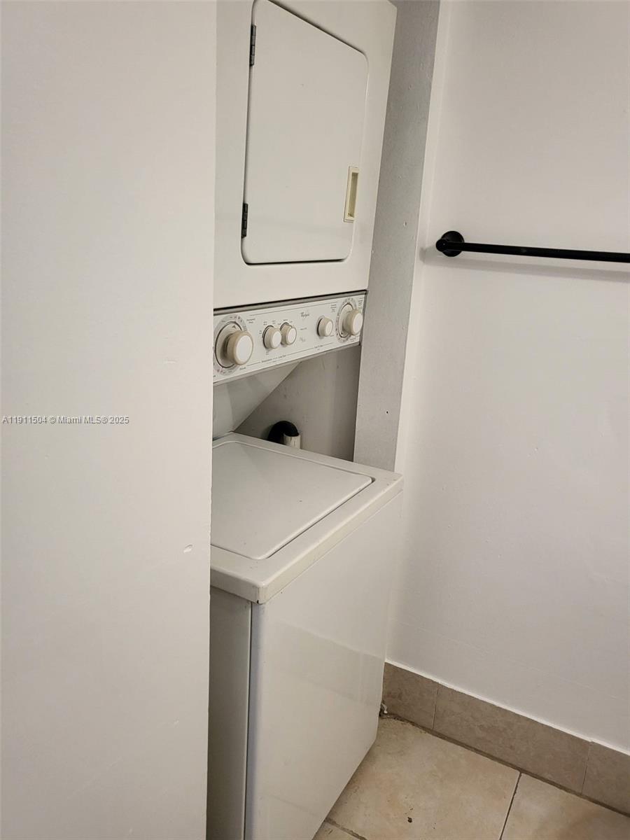 ROYAL OAKS TOWNHOUSE 4 CO - Residential Lease