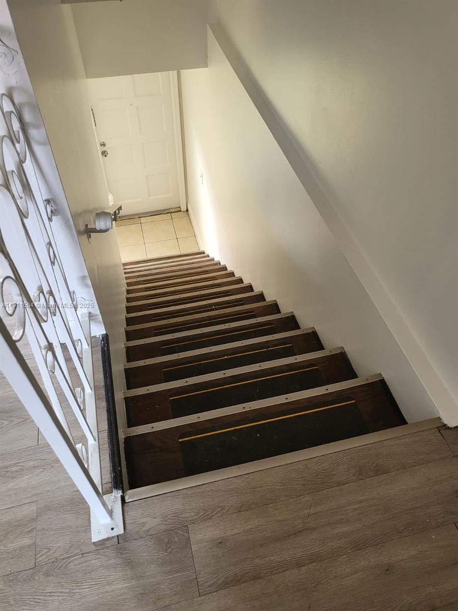 ROYAL OAKS TOWNHOUSE 4 CO - Residential Lease