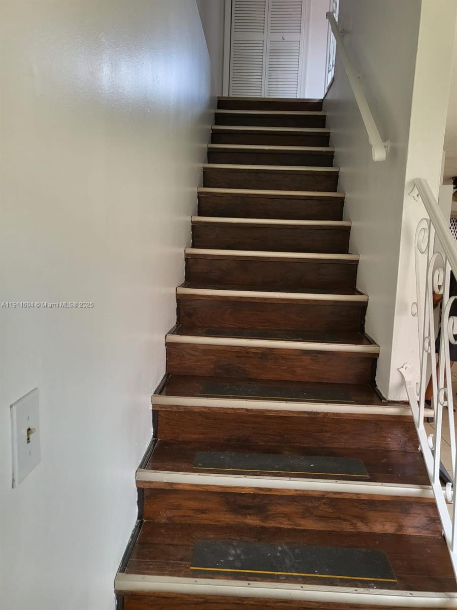 ROYAL OAKS TOWNHOUSE 4 CO - Residential Lease