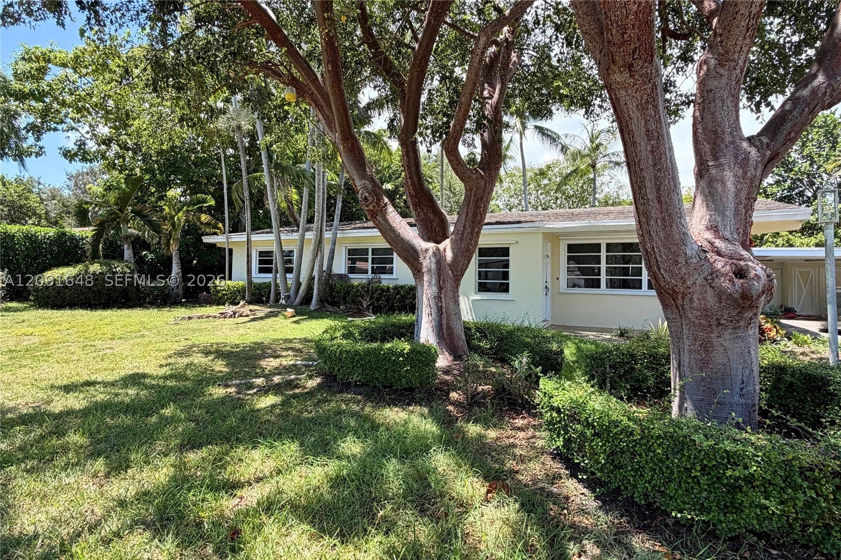 13820 SW 74th Ct, Palmetto Bay, FL, 33158/$1,095,000 4 13820 SW 74th Ct