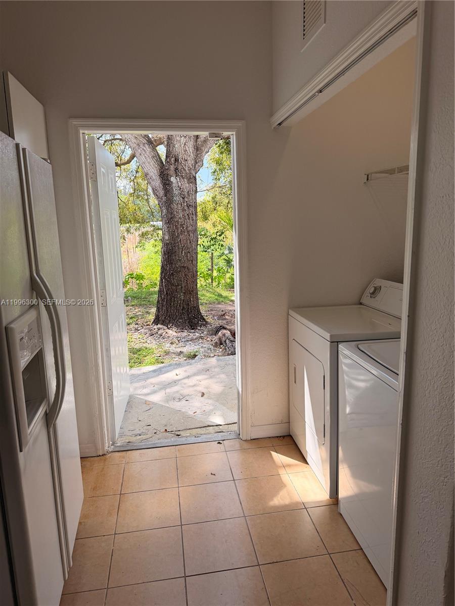 OLD BISCAYNE VILLAS CONDO - Residential Lease