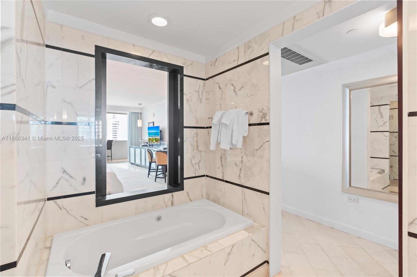 FONTAINEBLEAU III - Residential