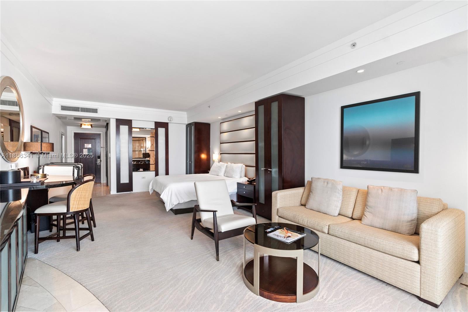 FONTAINEBLEAU III - Residential