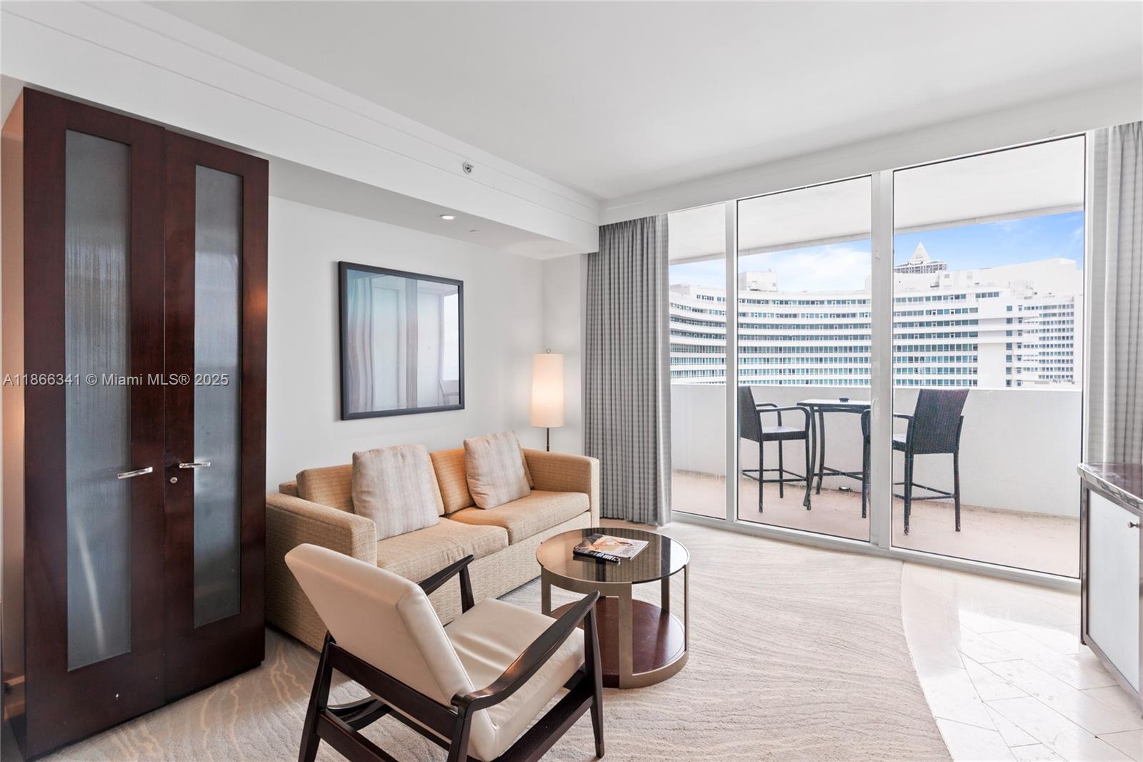 FONTAINEBLEAU III - Residential