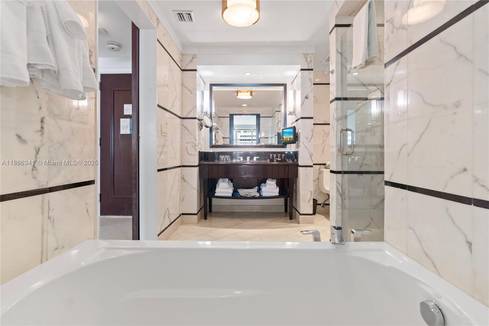 FONTAINEBLEAU III - Residential