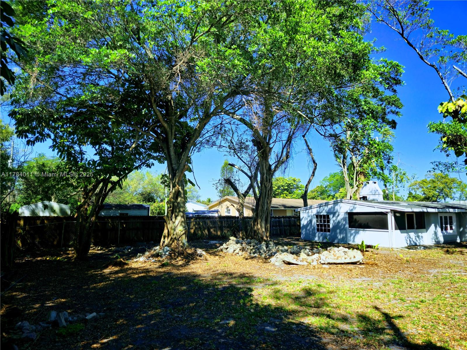 MIAMI GARDENS ESTATES SEC - Residential
