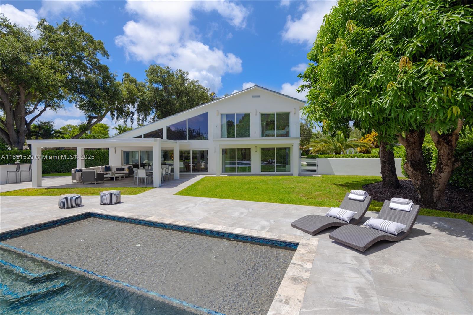 5 53 42 .53 AC BELVIDERE - Residential