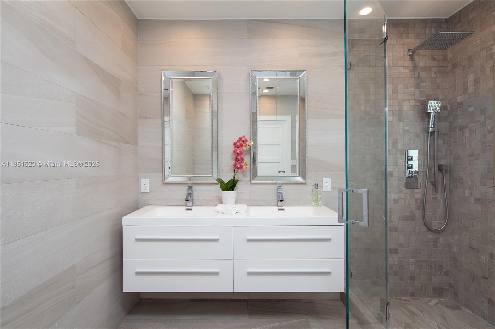 5 53 42 .53 AC BELVIDERE - Residential