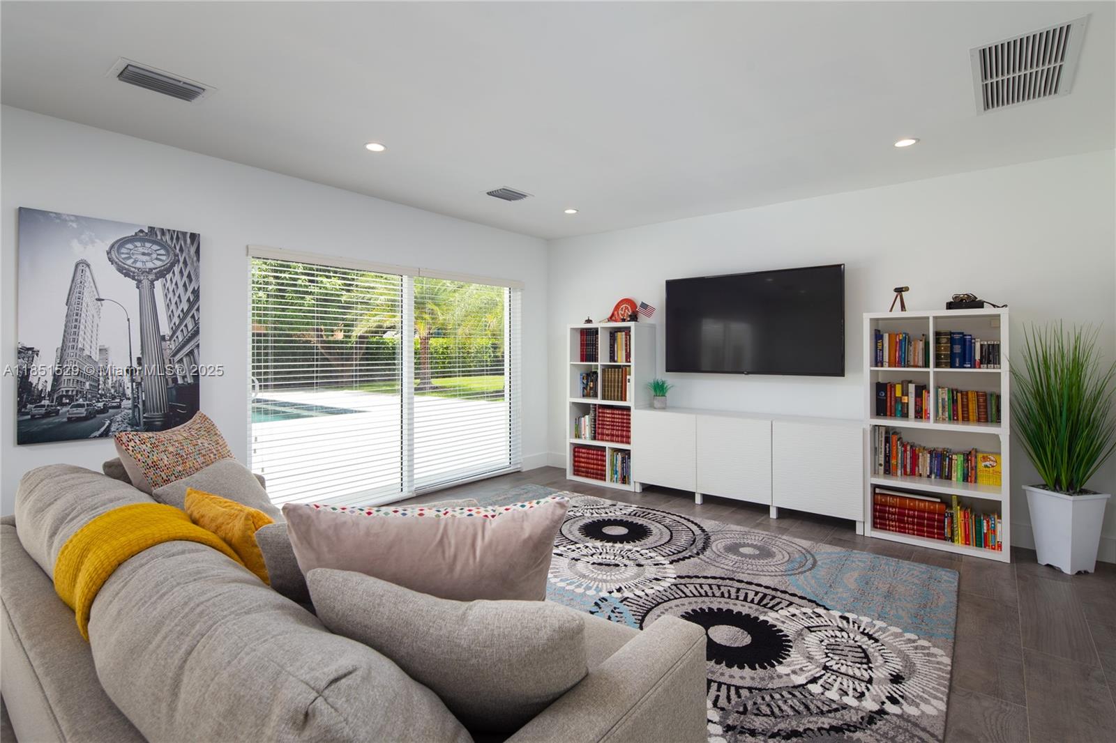 5 53 42 .53 AC BELVIDERE - Residential