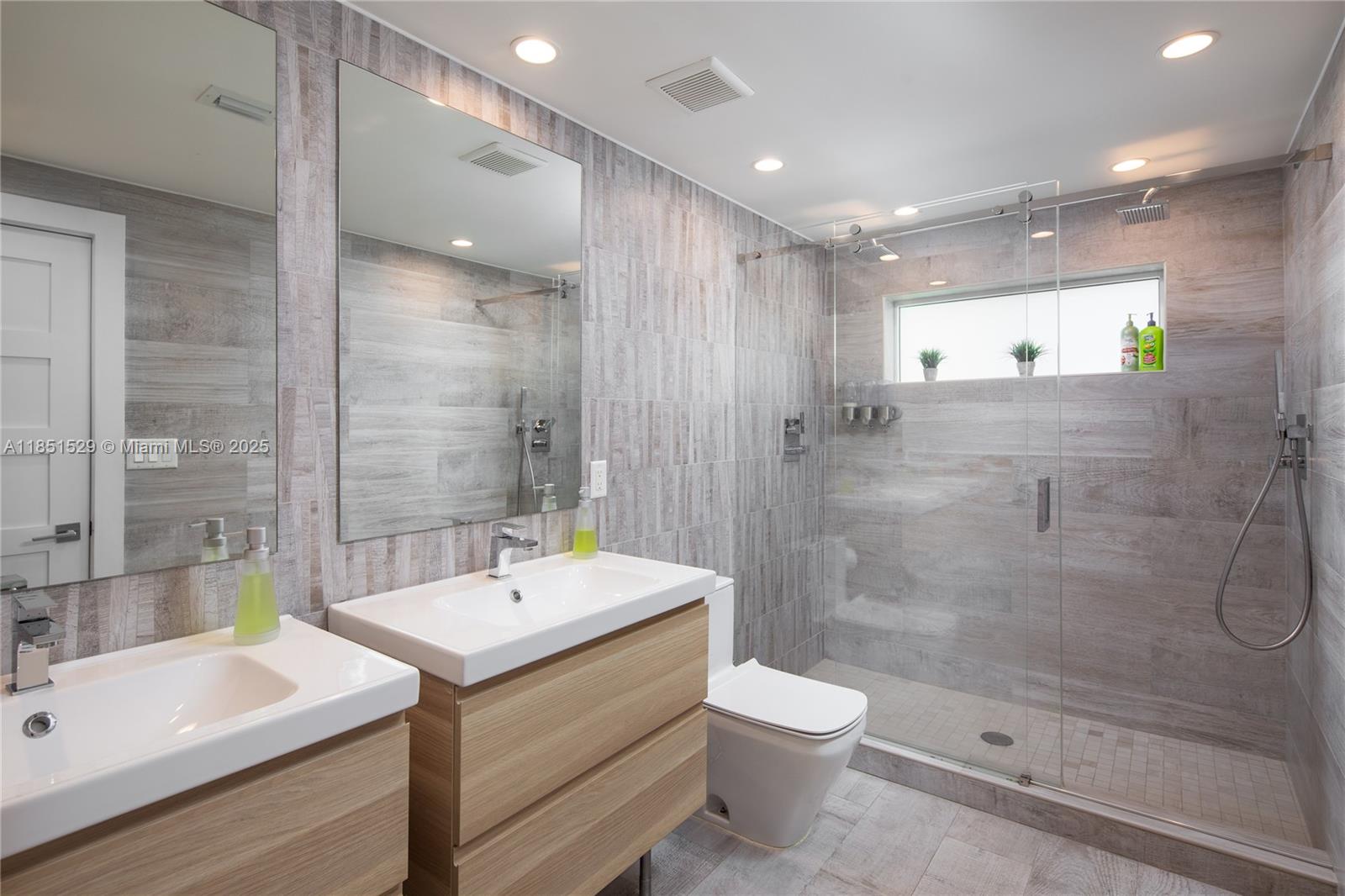 5 53 42 .53 AC BELVIDERE - Residential