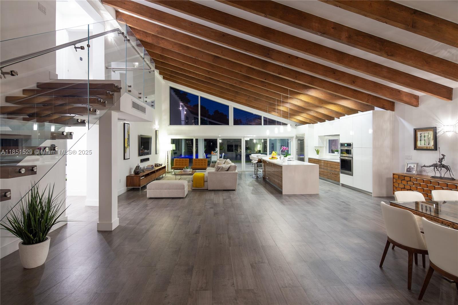 5 53 42 .53 AC BELVIDERE - Residential