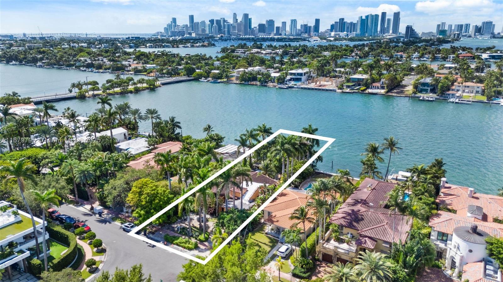 330 W Rivo Alto Dr