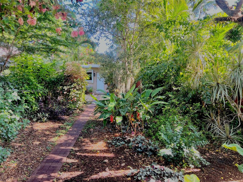 Photo of 1566 1/2 NE 33rd St Rear Cottage #2, Oakland Park, FL 33334 (MLS # A11839519)