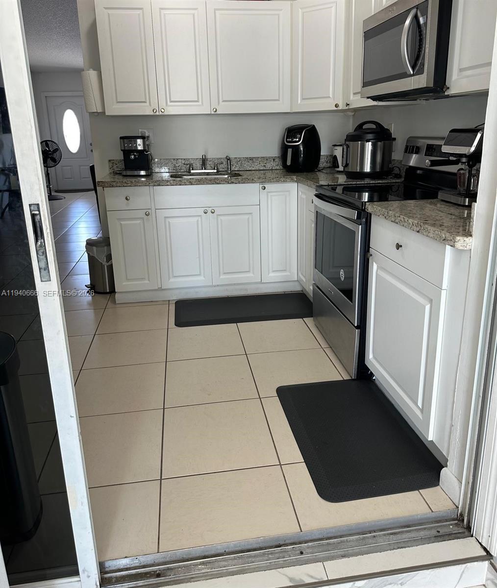 LESLIE PATIO HOMES SEC 4 - Residential