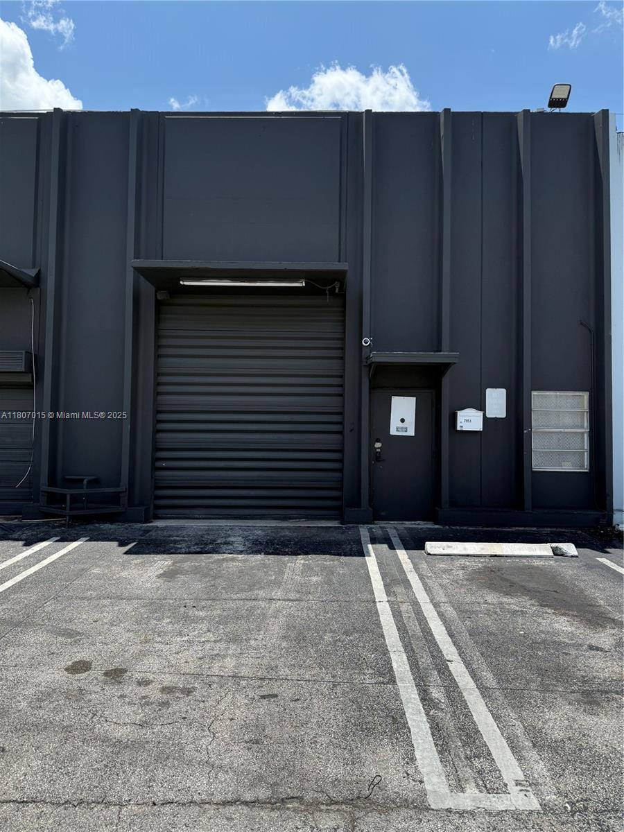 Ready to Move In! Excellent opportunity in the heart of Doral’s industrial district. This warehouse offers the ideal combination of office and storage space, featuring high ceilings and convenient street-level access. Perfect for distribution, logistics, showroom, or storage operations. Strategically located with easy access to major highways and Miami International Airport. Don’t miss the chance to establish your business in one of Miami’s most dynamic commercial areas!