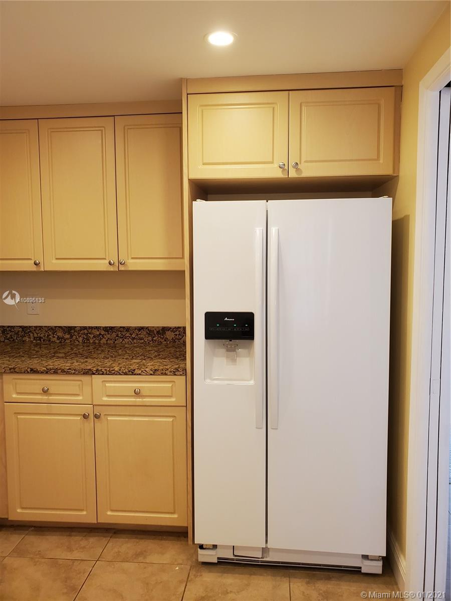 PALM-AIRE C C APTS 49 CON - Residential Lease