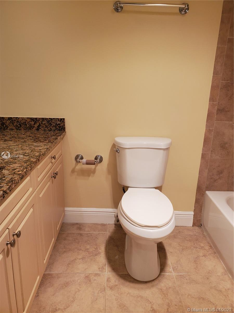 PALM-AIRE C C APTS 49 CON - Residential Lease