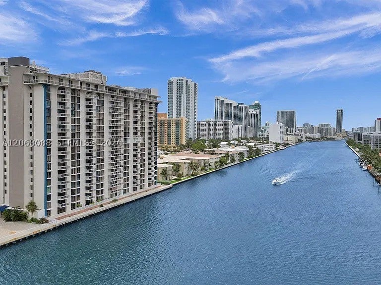 1600 S Ocean Dr 14F