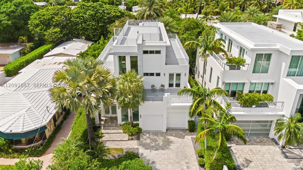 Photo of 2317 N Atlantic Blvd, Fort Lauderdale, FL 33305 (MLS # A12091857)