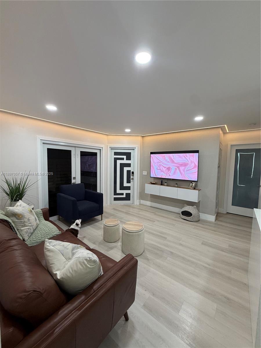 Beautifully renovated 4BR/2BA home in Villas of Palm Bay! Features open layout, new impact windows/doors, new A/C, modern kitchen, remodeled baths. Peaceful community with pool & volleyball court. Low $150 HOA. Ideal for first-time buyers or investors with strong rental demand.
Highlights:
New hurricane-impact windows & doors
New A/C system
New kitchen & 2 remodeled bathrooms
New flooring, baseboards & closets
Outdoor BBQ + turf backyard + new fence
Pergola (L-shape 10x40)
Room for pool
Community pool & volleyball court
HOA $150/month
Move-in ready – easy to show