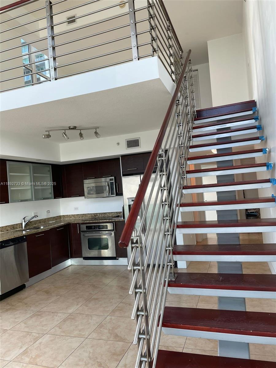 BRICKELL ON THE RIVER S T - Residential Lease