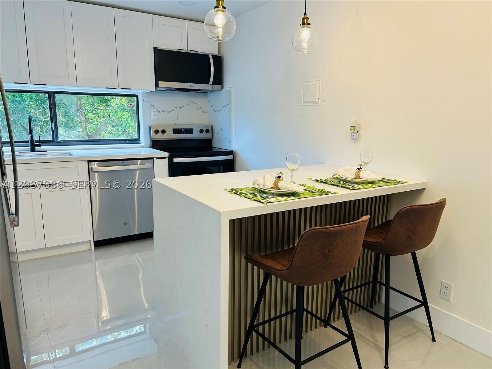17021 N Bay Rd 427-4