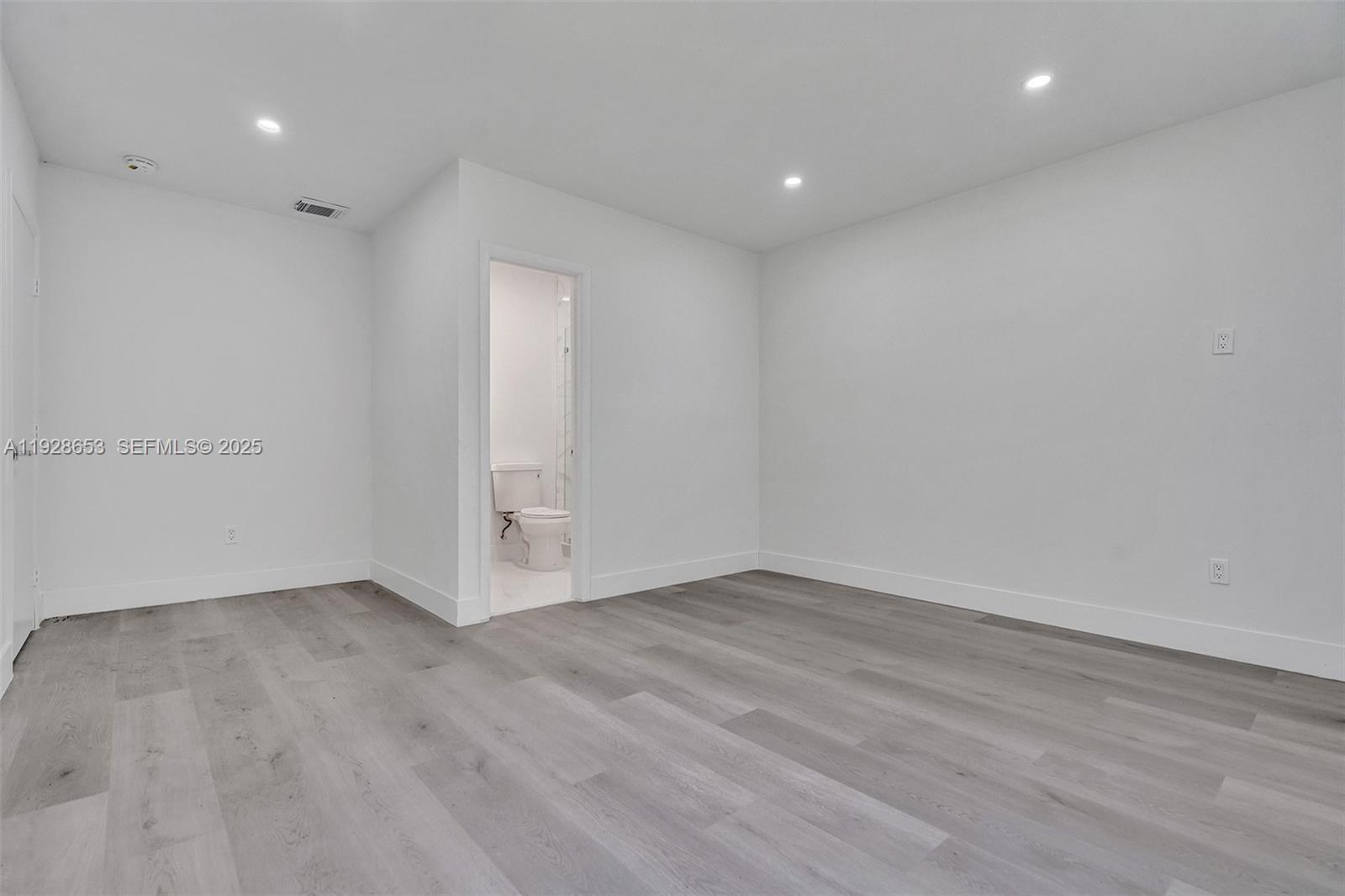 View photos, virtual tours, details... 1041 NE 169th St