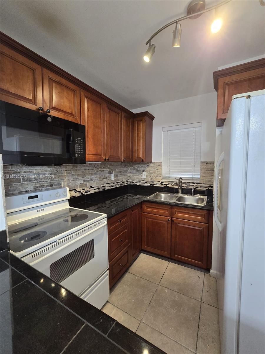 PINEBARK CONDO NO 1 - Residential