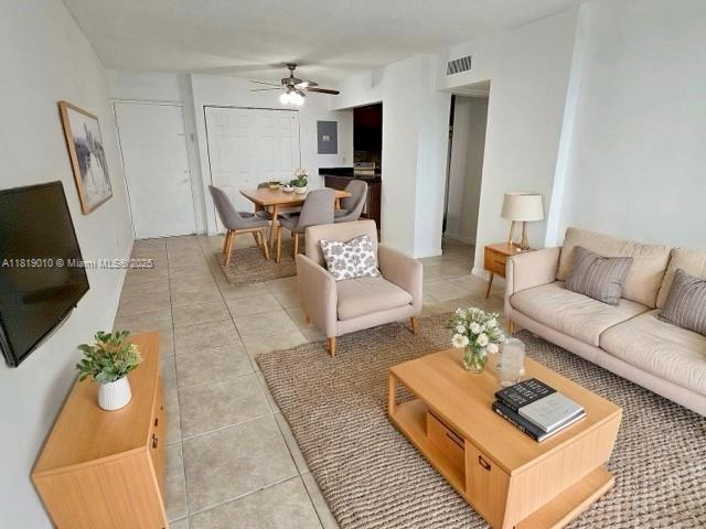 Freshly renovated apartment in Pinebark Condominium. Corner unit in excellent condition 2 bedrooms, 1.5 Bathrooms, tile floor, large walk-in closet in master. Centrally located in Fontainebleau, close to Highways. **Unit is part of a bulk condo sales portfolio **